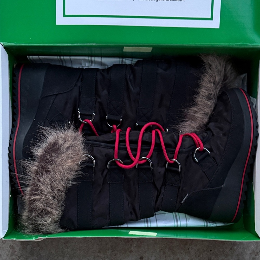 Cougar Black Winter Boots with Red Laces